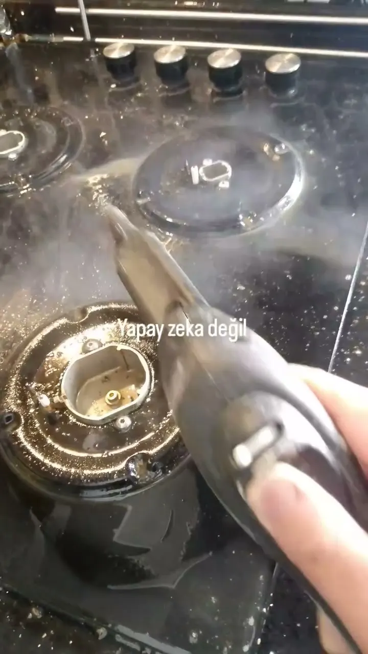 Yağ tutmuş ocağın ve davlumbaz filtresinin buhar makinesiyle çözülüp silinmesi.