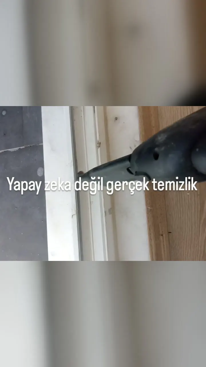 Pencere kasasında, rayda ve köşe birleşimlerinde biriken kirin buharla çıkarılması.